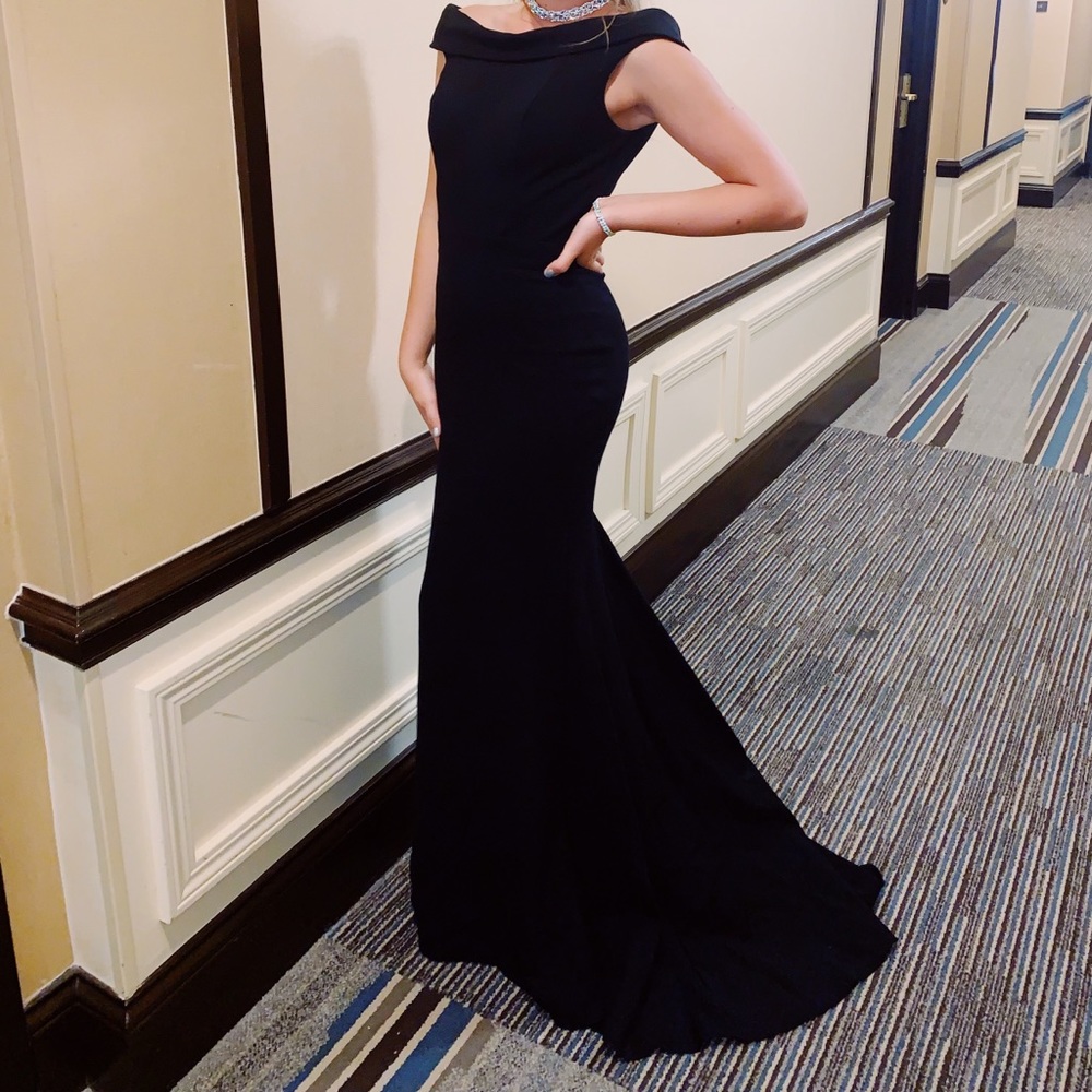 Black fitted prom dress